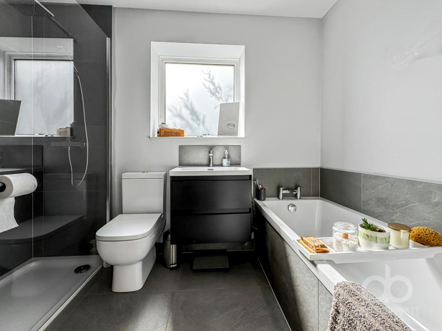 Images for Hogg Lane, Grays, RM17 5QT