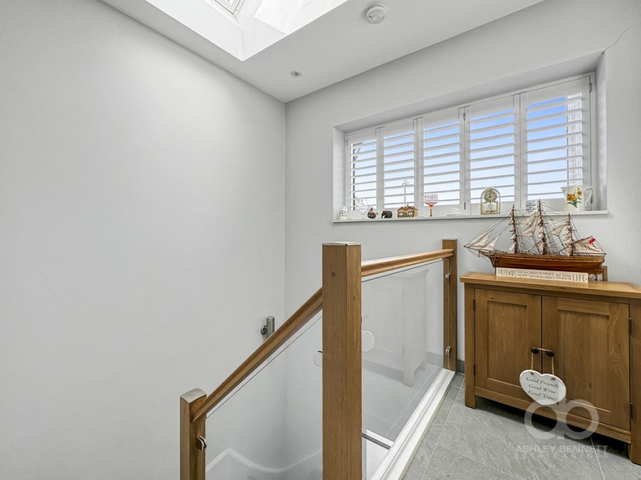 Images for Hogg Lane, Grays, RM17 5QT