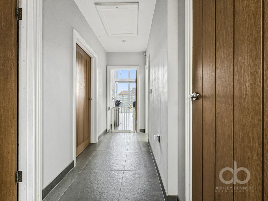 Images for Hogg Lane, Grays, RM17 5QT