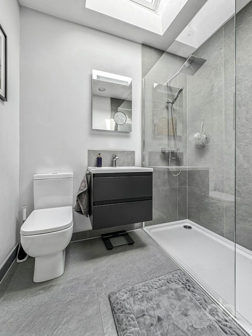 Images for Hogg Lane, Grays, RM17 5QT