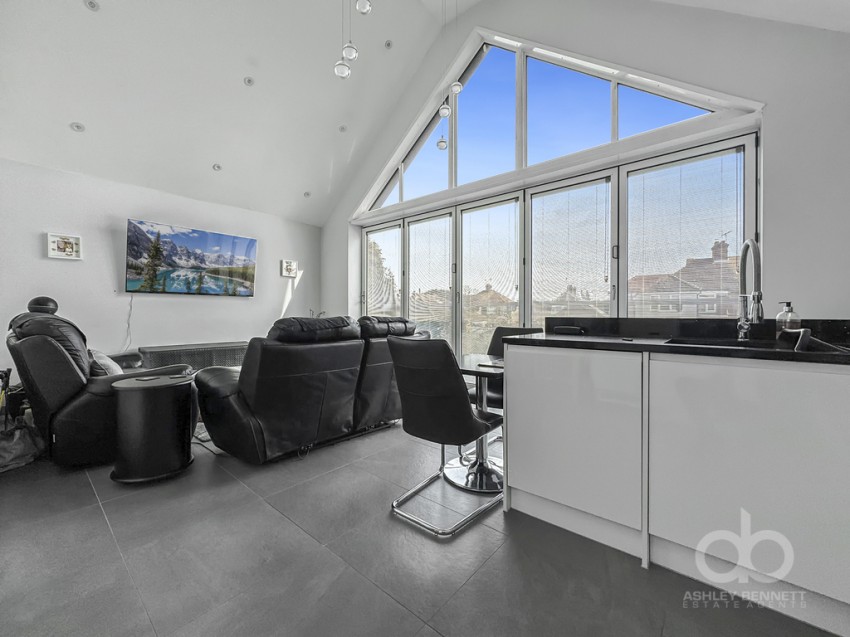 Images for Hogg Lane, Grays, RM17 5QT