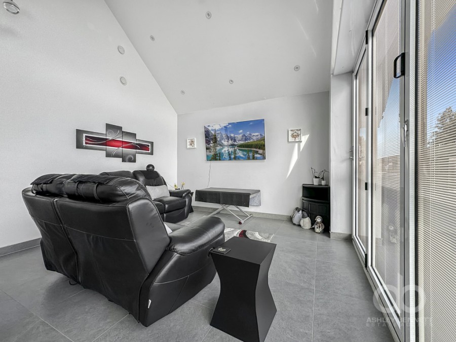 Images for Hogg Lane, Grays, RM17 5QT