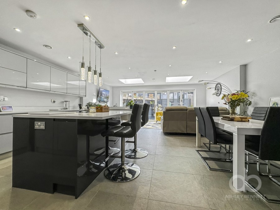 Images for Hogg Lane, Grays, RM17 5QT