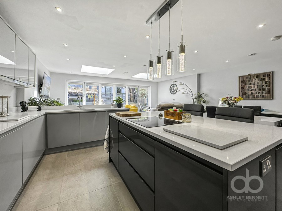 Images for Hogg Lane, Grays, RM17 5QT