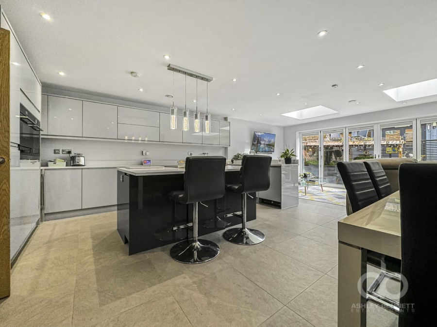 Images for Hogg Lane, Grays, RM17 5QT