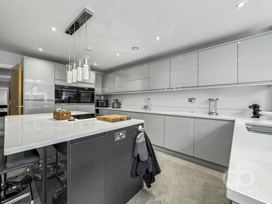 Images for Hogg Lane, Grays, RM17 5QT
