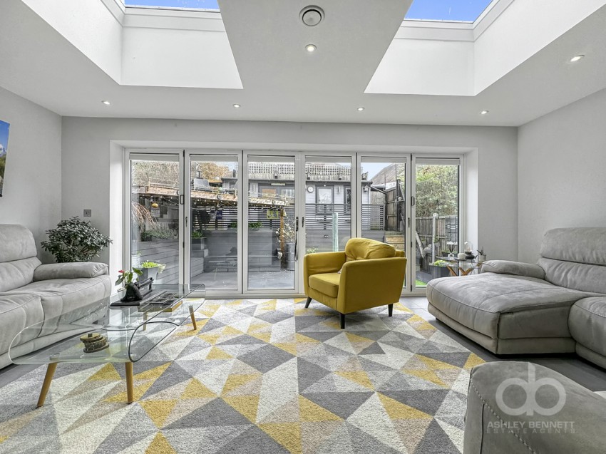 Images for Hogg Lane, Grays, RM17 5QT