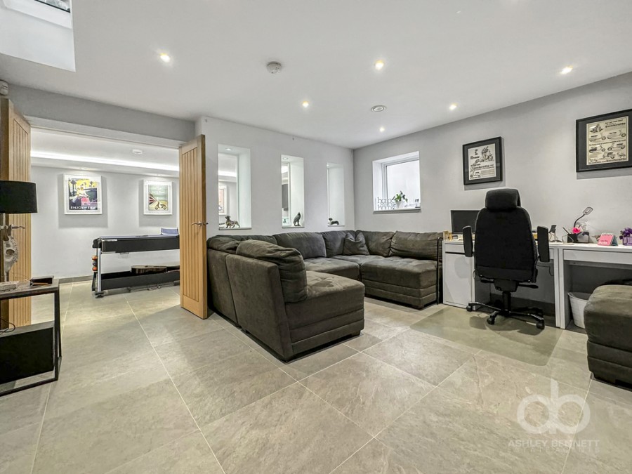 Images for Hogg Lane, Grays, RM17 5QT