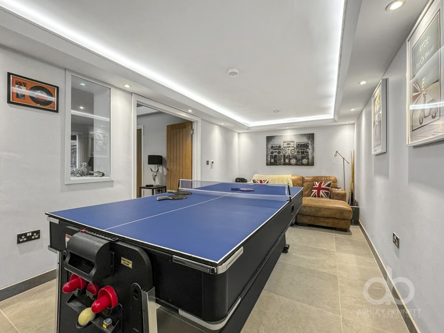 Images for Hogg Lane, Grays, RM17 5QT