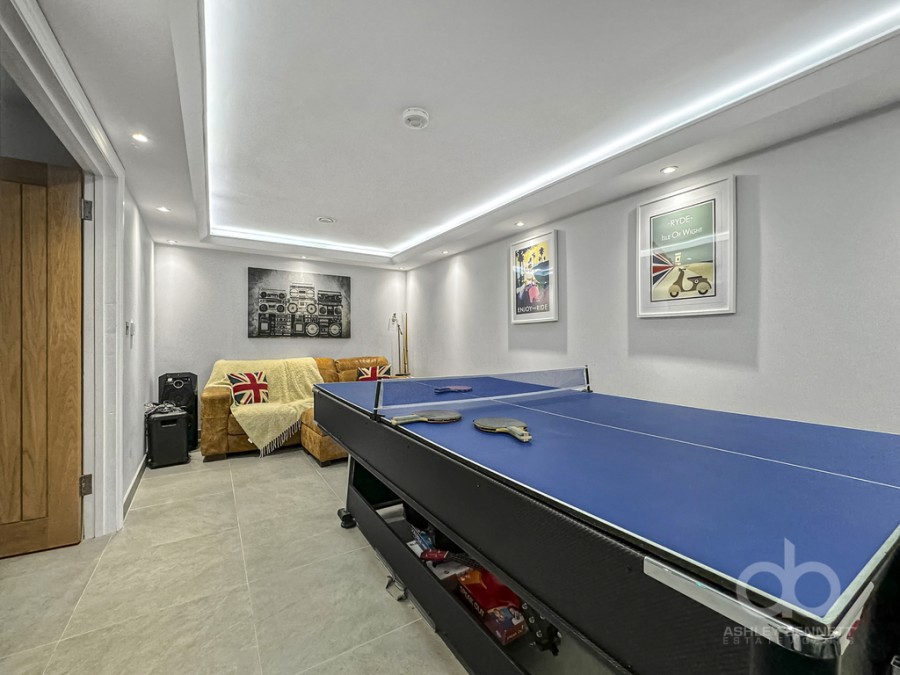 Images for Hogg Lane, Grays, RM17 5QT