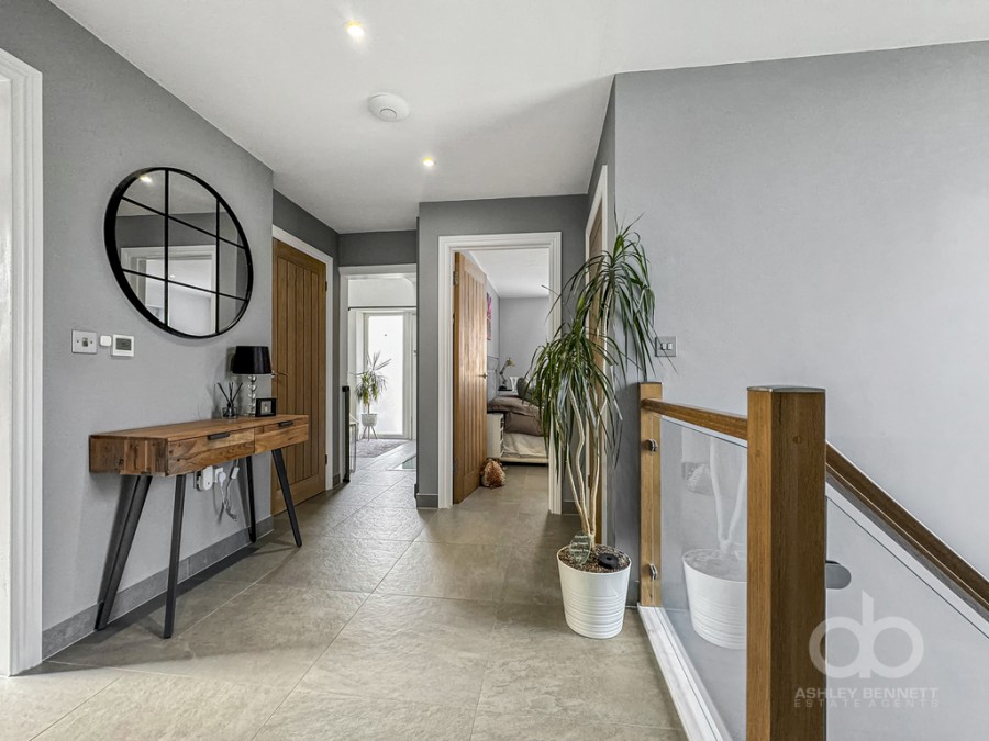 Images for Hogg Lane, Grays, RM17 5QT