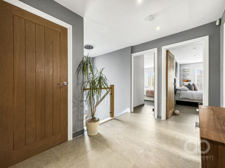 Images for Hogg Lane, Grays, RM17 5QT