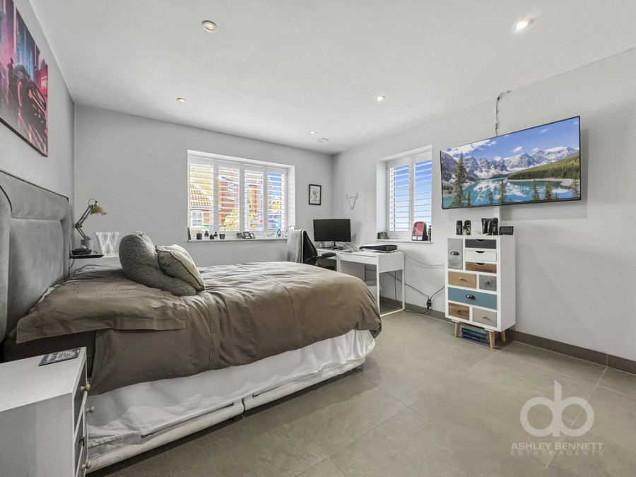 Images for Hogg Lane, Grays, RM17 5QT