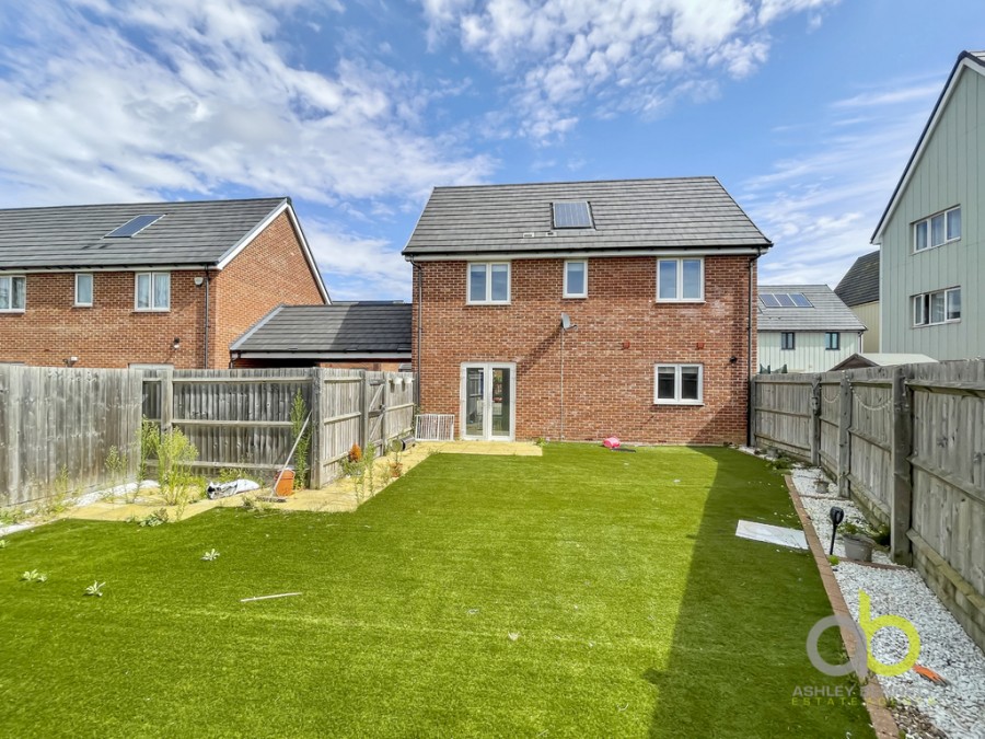 Images for Heathland Way, Grays, RM16 2DF