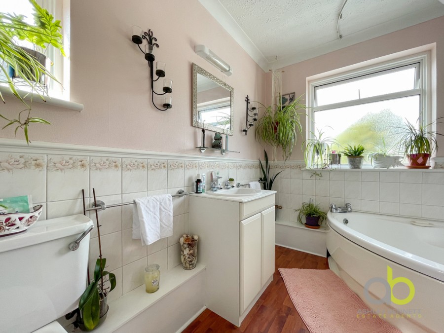 Images for Ward Avenue, Grays, RM17 5RE
