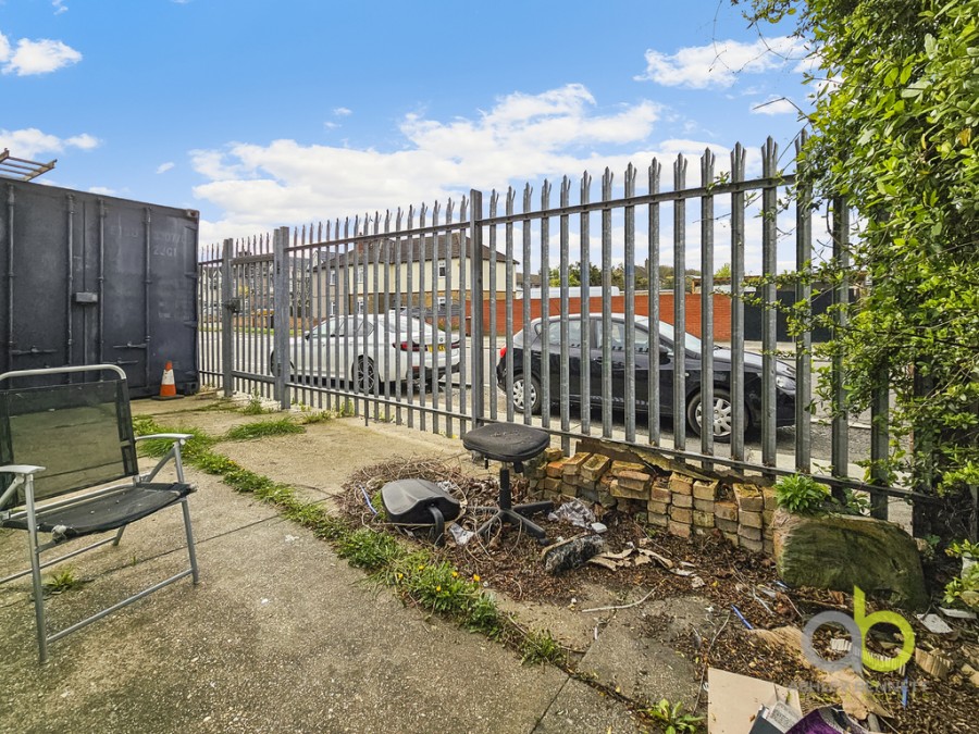 Images for Kingston Parade, Hathaway Road, Grays, RM17 5LG