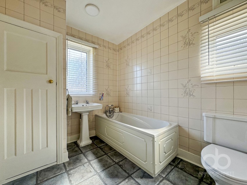Images for Waverley Gardens, Grays, RM16 2TJ