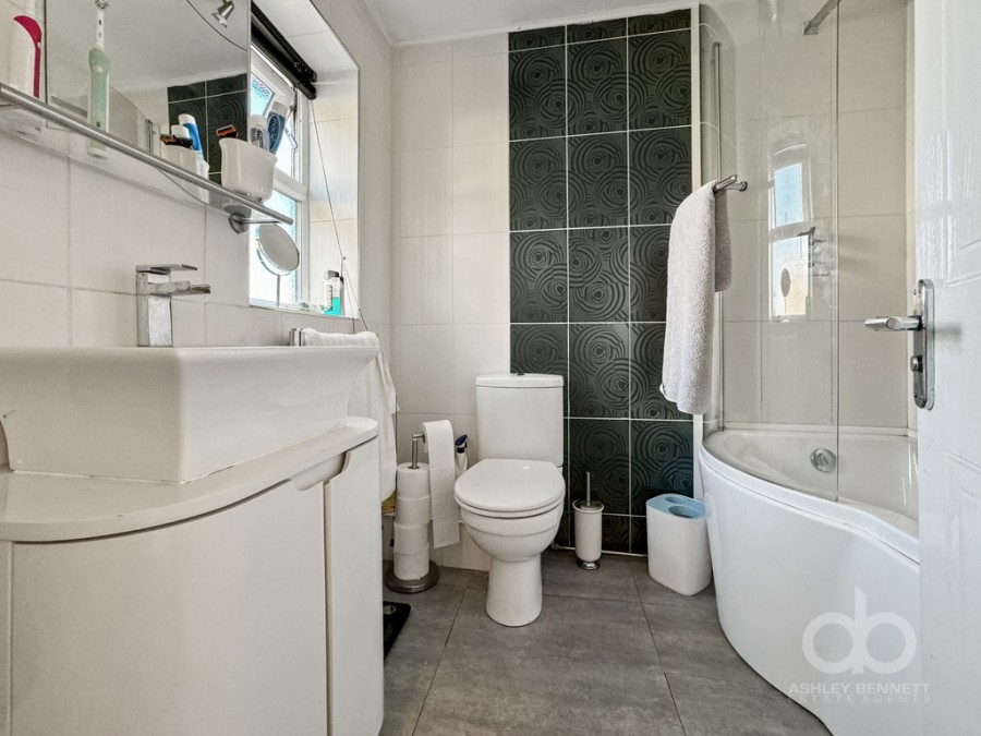 Images for Newburgh Road, Grays, RM17 6UG