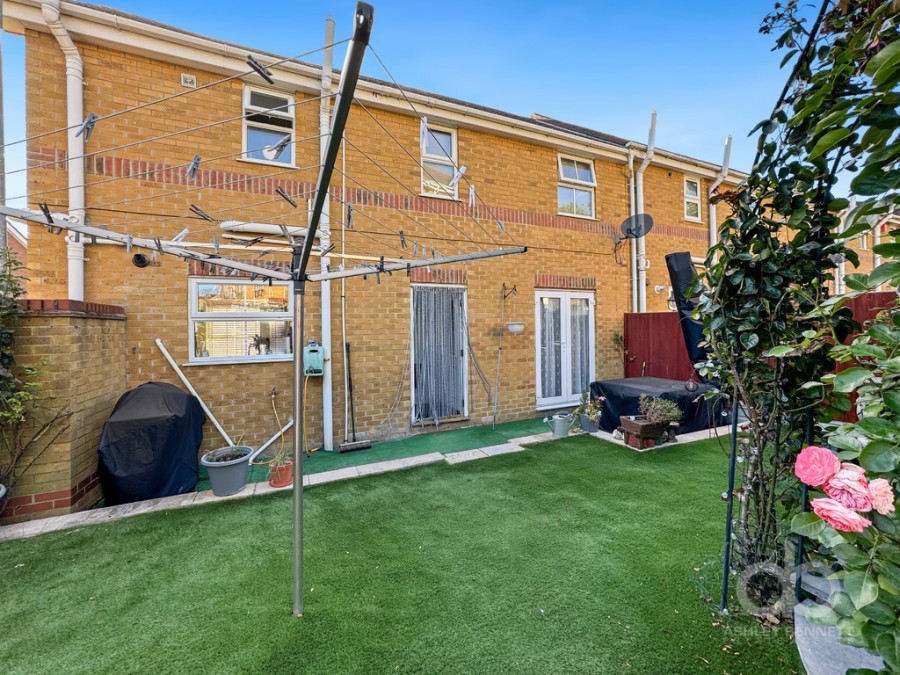 Images for Newburgh Road, Grays, RM17 6UG