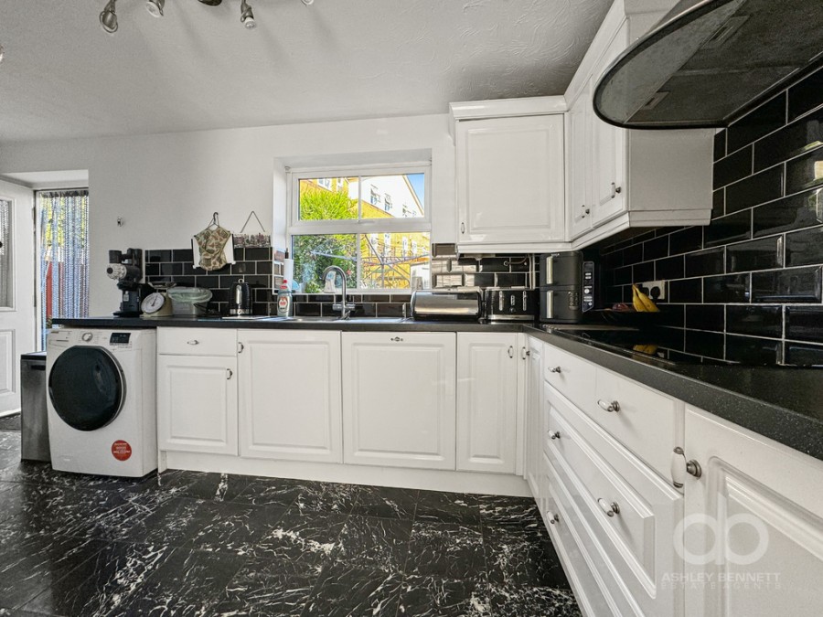 Images for Newburgh Road, Grays, RM17 6UG