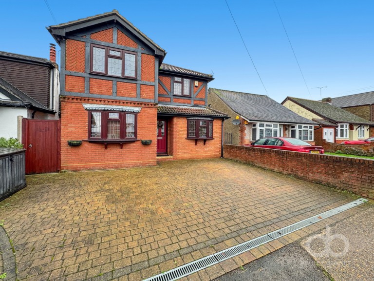 View Full Details for Common Approach, Thundersley, SS7 3LA
