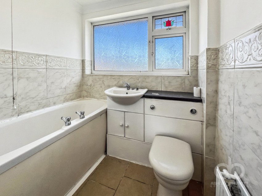 Images for Beechcroft Avenue, Linford, Stanford-le-Hope, SS17 0RE